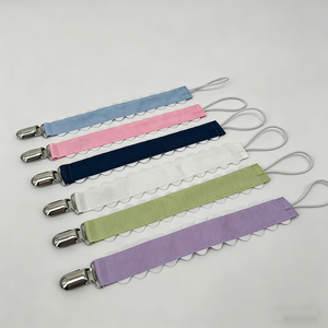 Vente en gros de clips pour sucettes bébé personnalisés avec bordure en ruban et nom brodé <span class=keywords><strong>personnalisé</strong></span> - Product Image 3