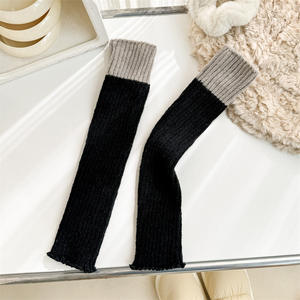 2025 jambières en coton Offres Spéciales pour femmes 1 paire de jambières en laine tricotée noir blanc - Product Image 4