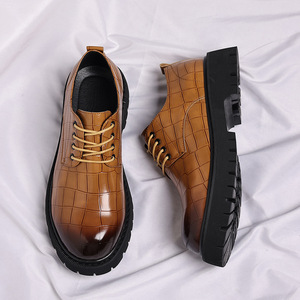 <span class=keywords><strong>Scarpe</strong></span> <span class=keywords><strong>da</strong></span> <span class=keywords><strong>uomo</strong></span> in PU con suola spessa, impermeabili, antiscivolo, alla moda, casual, per matrimonio, abito <span class=keywords><strong>da</strong></span> <span class=keywords><strong>sposo</strong></span>, invernali. - Product Image 1