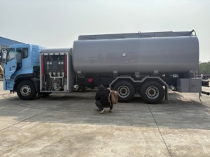 Camion-citerne de ravitaillement en carburant de haute qualité CLW Chassis 6*4 Jet A1, ravitailleur mobile d'aviation à pression par gravité - Product Image 3