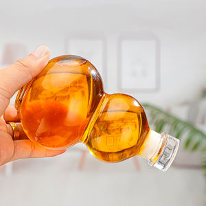 Bouteille en verre transparente en forme de <span class=keywords><strong>gourde</strong></span> 250ml 375ml 500ml pour boisson alcoolisée vodka rhum boisson avec <span class=keywords><strong>bouchon</strong></span> en liège polymère - Product Image 4
