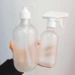 Botellas Vacías de 300ml y 500ml, Blancas, Ámbar, Verdes, Transparentes, Esmeriladas, para Cuidado Diario, Botellas Redondas Boston Recargables de Plástico PET con Pulverizador - Product Image 1