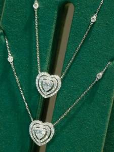 <span class=keywords><strong>Collana</strong></span> in Oro Bianco 18K <span class=keywords><strong>con</strong></span> Diamante Naturale a Forma di <span class=keywords><strong>Cuore</strong></span> <span class=keywords><strong>Grande</strong></span> dal Design Delicato - Product Image 2