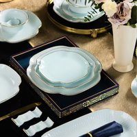 Service de table en céramique bleu clair 62 pièces, vaisselle de luxe en porcelaine avec bordure dorée pour la maison, les mariages et les banquets
