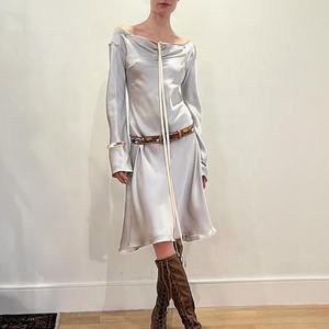 Ropa de Mujer de Estilo Europeo y Americano, Nuevo Estilo de Otoño, Vestido Rojo de Terciopelo de Manga Larga y Longitud Media - Product Image 3