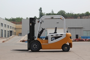 Montacargas Eléctrico MightyCargo CPD40 Nuevo, Llantas Sólidas, Mástil de Dos Etapas, 4WD, Uso en Interiores, Precio Bajo - Product Image 2