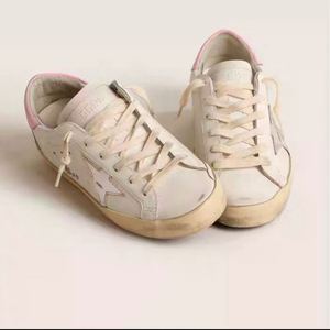 Chaussures Rétro Effet Vieilli pour Femme, Chaussures de Sport Plates en Cuir Effet Vieilli avec Étoiles pour Homme, Semelle Intérieure Rehaussante à Cinq Branches en Forme d'Étoile - Product Image 4