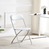 Vente en gros de chaises pliantes blanches Americana légères en métal-plastique d'une capacité de 800 lb empilables pour les jardins scolaires et les parcs populaires