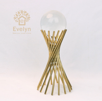 Boule de cristal de luxe avec support métallique pour décoration intérieure, vente en gros, conception de bâtiment flexible, Guangzhou