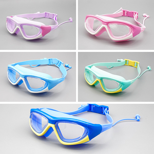 نظارات سباحة احترافية للأطفال من السيليكون الناعم مضادة للضباب مع سدادات أذن وإطار كبير لحماية العينين أثناء السباحة بسعر رخيص - Product Image 3