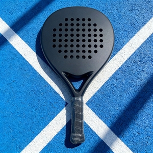 Raquette de padel durable personnalisée en usine, entièrement en carbone, populaire en Europe - Product Image 1