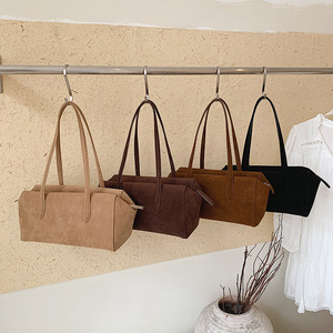 Sac bandoulière en daim à fermeture éclair pour femme, style rétro haut de gamme, grande capacité, idéal pour les trajets quotidiens - Product Image 1