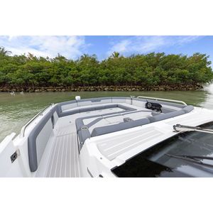 Galeon 435 2024, Barco Usado con Casco de Fibra de Vidrio, Velocidad de 35.0-40.0 Nudos, Motor a Gasolina, Tecnología de Infusión al Vacío - Product Image 6