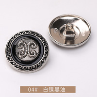 Bouton en métal finition huile Double C pour manteau et costume