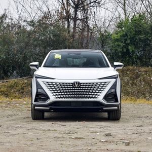 YT Auto Changan UNI-T SUV Luxe Électrique Essence Noir Manuel Volant à Gauche Émissions Euro VI Pneu R18 Boîte Automatique Voitures Neuves et d'<span class=keywords><strong>Occasion</strong></span> - Product Image 2