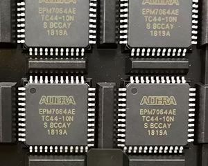 EPM7064AETC44-10N CPLD MAX 7000A 64 แมโครเซลล์ 3.3V 44-TQFP 10ns อุปกรณ์ลอจิกที่ตั้งโปรแกรมได้ภายในระบบ IC - Product Image 2