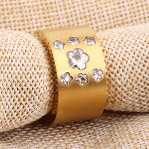 Anillo de Acero Inoxidable de 19 mm con Diseño de Flor Dorada para Uso Diario de Mujer - Product Image 4
