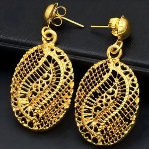 Ensemble boucles d'oreilles longues vintage en alliage plaqué or et collier pour femme, style européen et américain, idéal pour mariage, vente en gros transfrontalière - Product Image 5