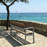 Banc d'extérieur commercial simple avec pieds en aluminium moulé et assise en bois massif pour place publique, parc, quartier commercial et parc d'attractions