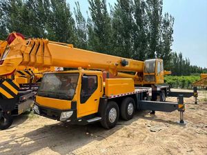 Grúa de Camión de Servicio Pesado de 30 Toneladas con Pluma de 5 Secciones de 42 m y Altura de Elevación de 46 m para Proyectos de Construcción e Infraestructura - Product Image 4