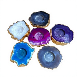 Ensemble de porte-bougies à la bougie parfumée en agate naturelle |   Base en cristal de géode avec bordure dorée électro-plaquée pour décoration de table - Product Image 1