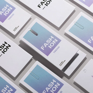 ป้ายแขวนชิงช้าแบบสั่งทำสำหรับเสื้อผ้าป้ายแขวนกระดาษแบบแขวนสำหรับแขวนเสื้อผ้าหรูหราพร้อมโลโก้แบรนด์เนม - Product Image 2