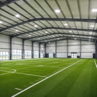Struktur Bangunan Baja Lapangan Sepak Bola Turf Indoor Prefabrikasi Desain Modern, Stadion Olahraga Logam dengan Sertifikasi CWB