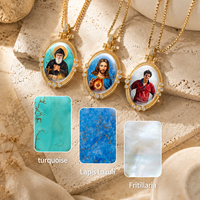 Pendentif Catholique Personnalisé TIMEMUSE |   Pendentif religieux en pierres précieuses naturelles (turquoise, nacre, lapis-lazuli) peint à la main