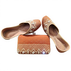 Calzado Clásico de Diseño Tradicional en Cuero Genuino, Impermeable, para Todas las Temporadas, Zapatos Elegantes Hechos a Mano en Rajastán - Product Image 2