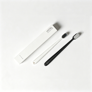 Kit de Amenidades de Baño Personalizado para Hotel, Bajo MOQ, Paquete Minimalista de Artículos de Aseo Desechables para Habitación de Hotel con Peine, Maquinilla de Afeitar y Pasta de Dientes - Product Image 2