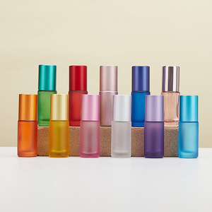 Nouvelle mode – Flacons vides de voyage 5 ml 10 ml – Tubes givrés colorés – Contenants pour parfum et huiles essentielles – Bouteilles <span class=keywords><strong>en</strong></span> <span class=keywords><strong>verre</strong></span> à bille avec bouchon - Product Image 3