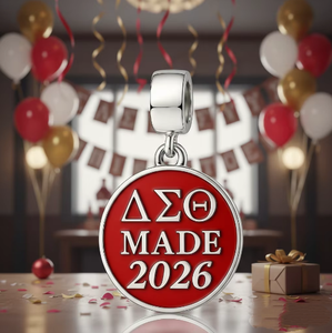 Beyou Gümüş Kaplama Alaşım Klasik Delta DST Kırmızı Sorority <span class=keywords><strong>2026</strong></span> Yıl Numarası Şekli Kolye 22 mm Takılar Kadınlar için Hediye - Product Image 2