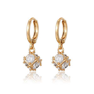 Meilleures ventes : Boucles d'oreilles de luxe pour femmes en diamant naturel, plaquées or, personnalisables, haute qualité pour les achats en gros - Product Image 2
