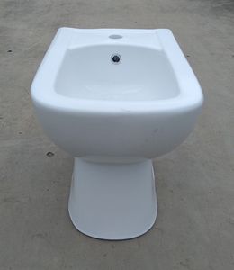 Inodoro y Bidé Estilo Argentino para Mujer, Conjunto Moderno de Bidé y Inodoro de Cerámica para Baños - Product Image 4