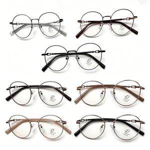 Les montures métalliques rétro pour hommes et femmes sans maquillage peuvent être associées à des montures anti-lumière bleue tendance pour un style transfrontalier épuré. - Product Image 5