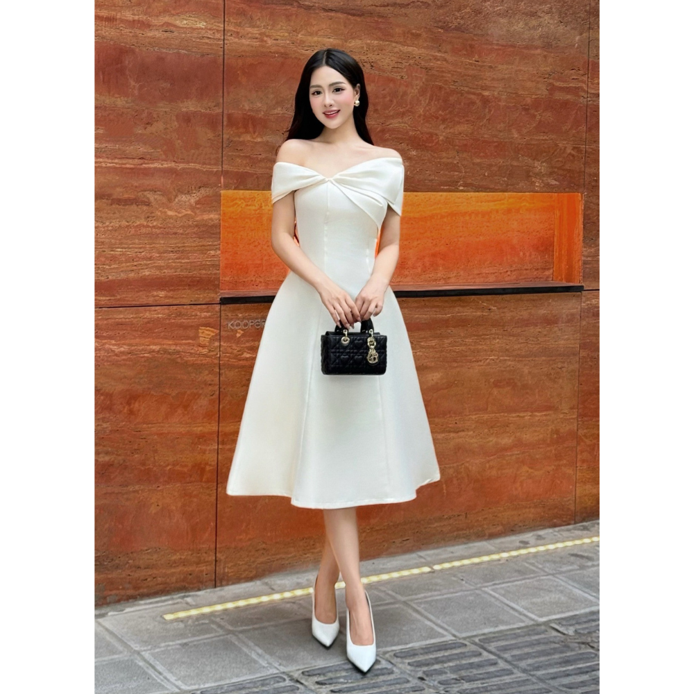 สีขาวครีม