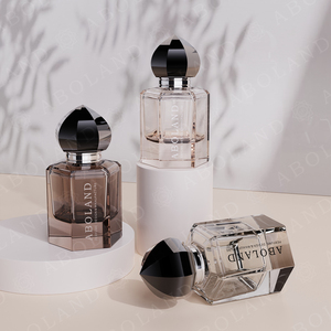 Flacon de parfum de luxe au design nouveau, logo personnalisé et décoration de pompon coloré, flacon de parfum en verre - Product Image 5