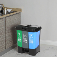 Poubelle de cuisine en plastique PE à 3 compartiments pour l'intérieur Poubelle classée pour l'extérieur Poubelle de recyclage Caractéristique Poubelle intégrée