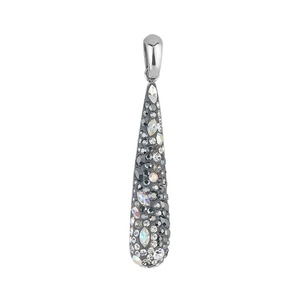 Nouveau Pendentif Goutte d'Eau Long et Tendance avec Zircon, Pompon Délicat et Pendentif en Résine de Luxe Léger pour Femme, Vente en Gros - Product Image 4