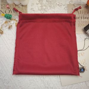 Pochette de luxe en velours rouge ultra doux pour bijoux, sac cadeau personnalisé en velours avec cordon de serrage anti-poussière - Product Image 6