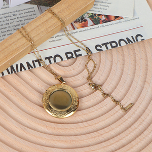 สร้อยคอล็อ<span class=keywords><strong>ก</strong></span>เก็ตโลหะอัลลอยรูปวงรีแบบปรับแต่งได้พร้อม<span class=keywords><strong>ก</strong></span>รอบเปล่า<span class=keywords><strong>ก</strong></span>ล่องของขวัญการออ<span class=keywords><strong>ก</strong></span>แบบที่ทันสมัย - Product Image 2