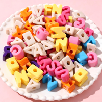 Perles en acrylique de 6 mm à grand trou, lettres anglaises, perles DIY, breloques colorées, accessoires de sac faits à la main, vente en gros