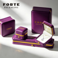 Boîte à bijoux FORTE pour mariage, emballage personnalisé avec logo, boîte à collier LED en cuir PU, boîte à bijoux rectangulaire avec lumière et couronne