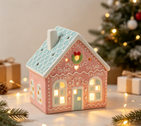 Maison de pain d'épices en céramique rose personnalisée en usine, avec LED, peinte à la main, trou de ventilation creux, style unique, décoration de Noël pour la maison, OEM ODM