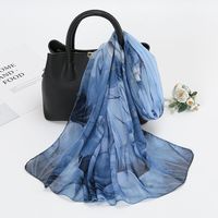 Écharpe en mousseline de soie imprimée lotus bleu pour femme, légère, longue, transparente, châle floral pour le cou, protection solaire printanière, vente en gros