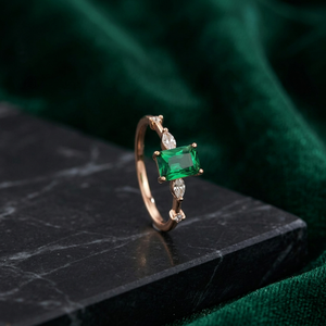 LISAJEWELLERS <b>Elegant</b> Brass Emerald Green Zircon Ring Imitation Rhodium Plated Classic Gemstone Band Fashion Jewelry for Women - Product Image 2