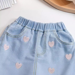 <span class=keywords><strong>Shorts</strong></span> in denim di <span class=keywords><strong>cotone</strong></span> per bambine 2025: Nuovo design elegante con dettagli in pizzo a cuore, vita elasticizzata a vita media, estivi - Product Image 3