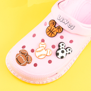 Nouvelle arrivée à la mode en pvc souple sabot breloques <span class=keywords><strong>chaussures</strong></span> accessoires dessin animé chaussure <span class=keywords><strong>de</strong></span> football breloques pour sabots breloque chaussure <span class=keywords><strong>de</strong></span> sport en gros - Product Image 3