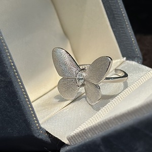 Bague vintage en argent pur S925, design papillon simple et élégant avec incrustation d'ailes - Product Image 4