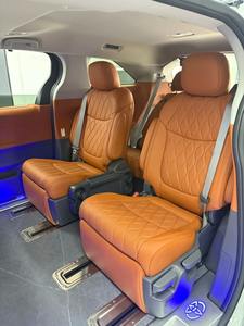 Accessoires intérieurs de voiture Housses de siège de voiture en cuir Anti-rayures Durables Ensemble complet de housses de siège de voiture pour Toyota Sienna Alpha - Product Image 1